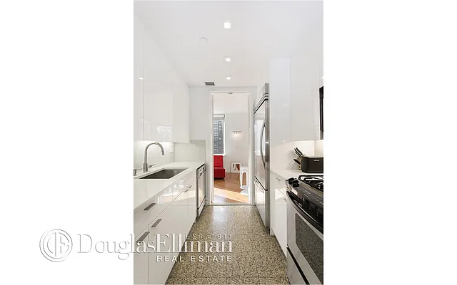 Rented by Douglas Elliman | media 13