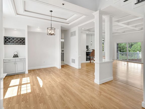 5th image of 31 Cedar St