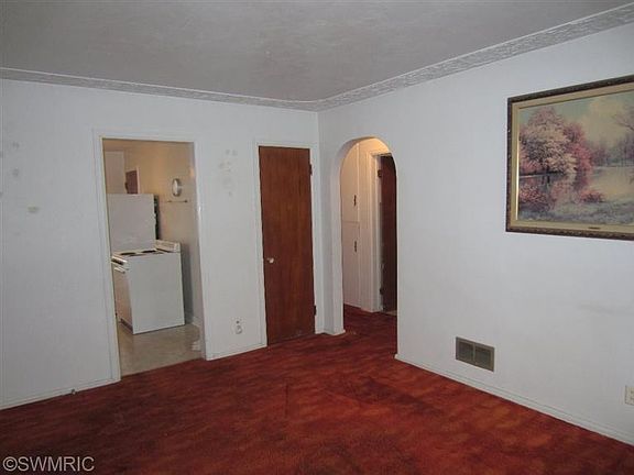 4th image of 100 Maryland Dr