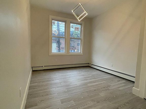 4th image of 28 Dales Ave #2R