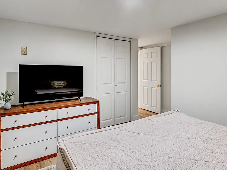 1002 C St NE #B — Photo 17