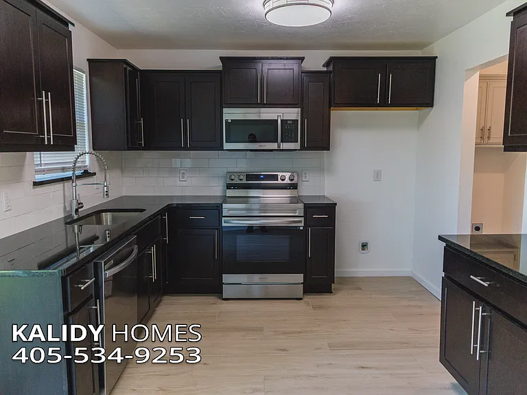 221 W Wayne St — Photo 5