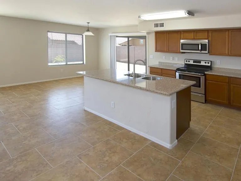 25741 W Hess Ave — Photo 5