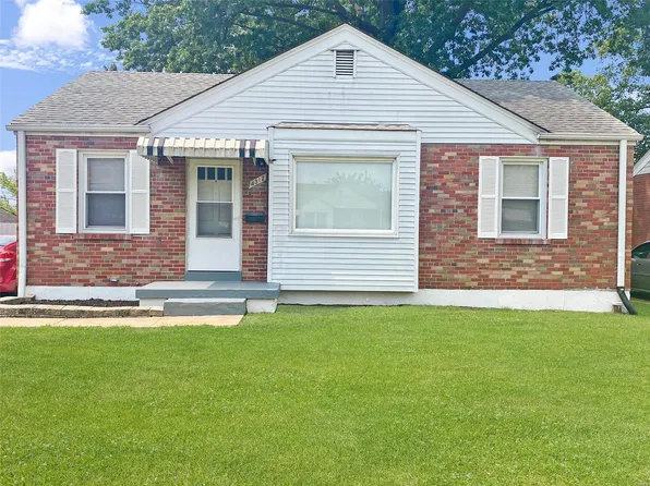 4312 Sunshine Dr, Saint Louis, MO 63116