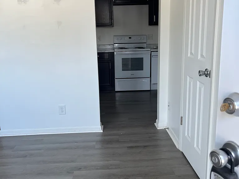 218 NW Chapel Dr #1 — Photo 3
