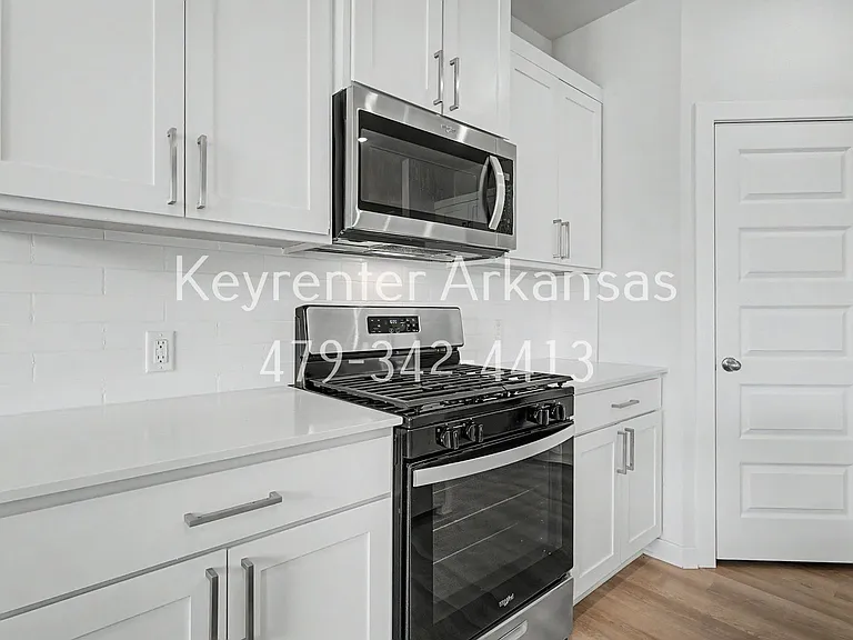 4808 Planetree St — Photo 7