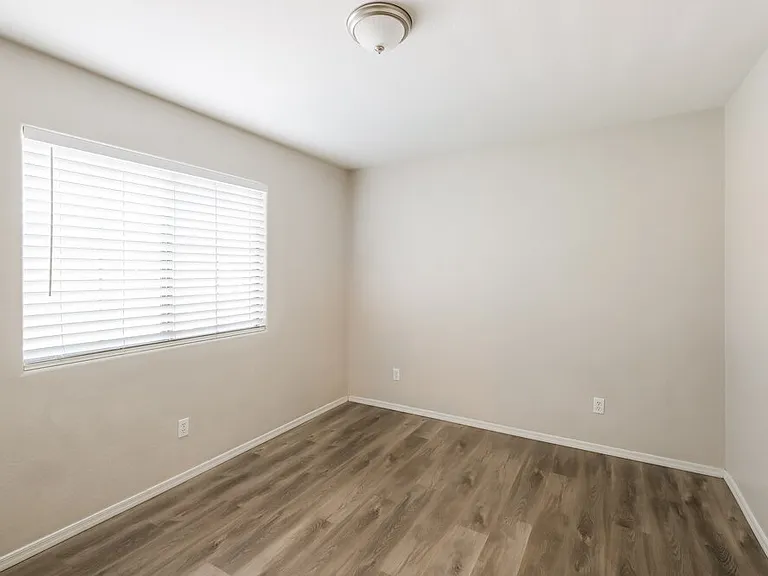 4855 S 4th Ave — Photo 15