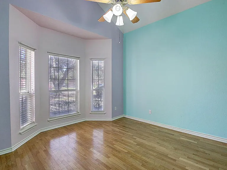 7642 Dallas St — Photo 34