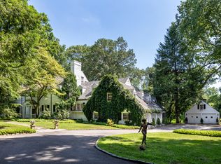 46 Pond View Ln, Stamford, CT 06903