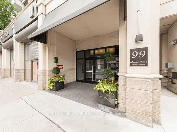 99 Avenue Rd #301, Toronto, ON M5R 2G5
