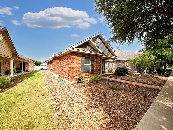 3rd image of 2027 Cotton Blvd