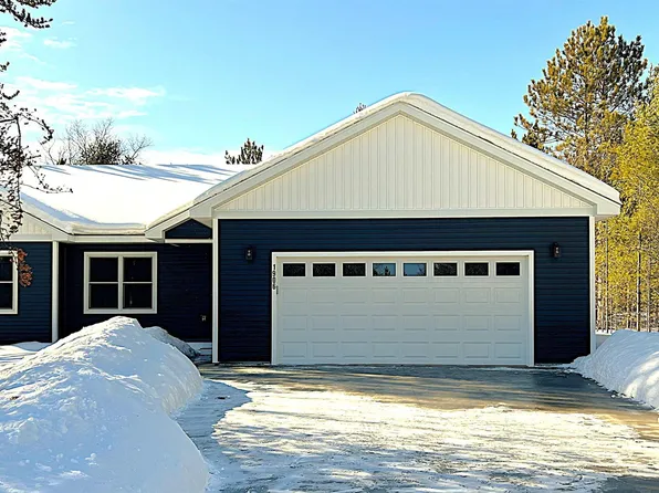 1906 Old Cabin Dr, Interlochen, MI 49643