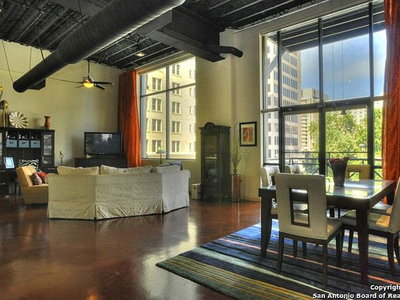 4th image of 214 E Travis St