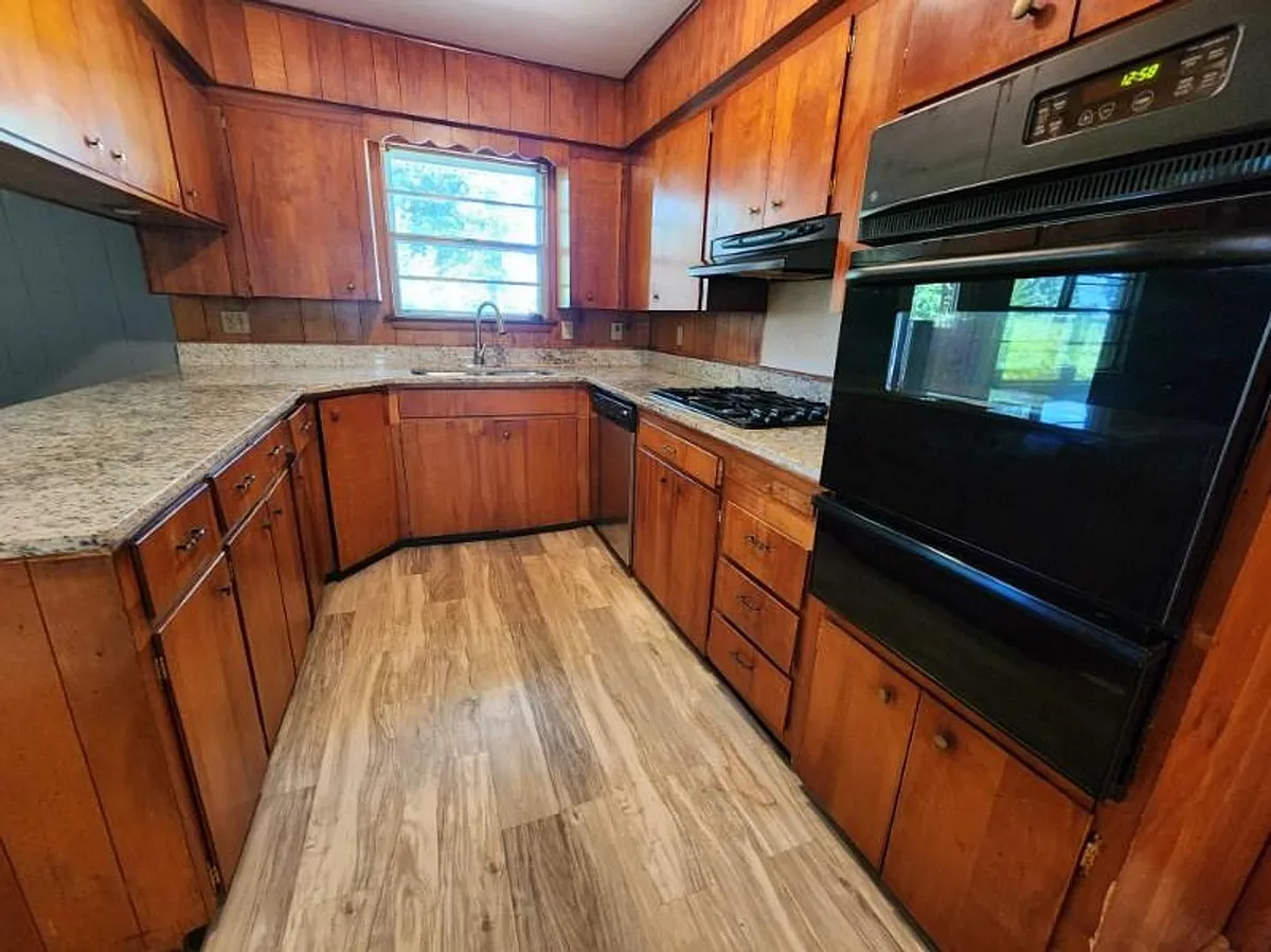 Building Photo - 5 Cliffwood Cir