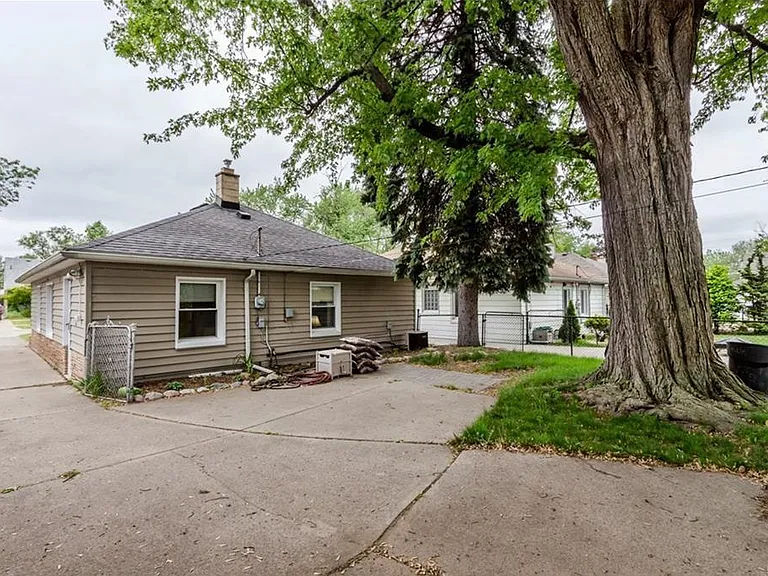 7252 Fenton St — Photo 16