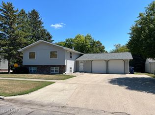 420 8th St SE, Watertown, SD 57201