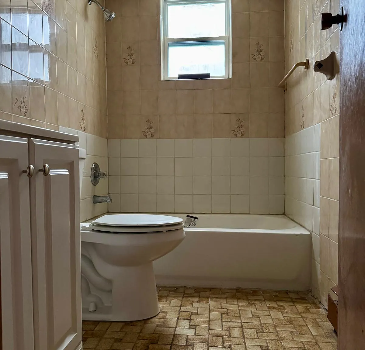 147 Burgess Pl — Photo 4