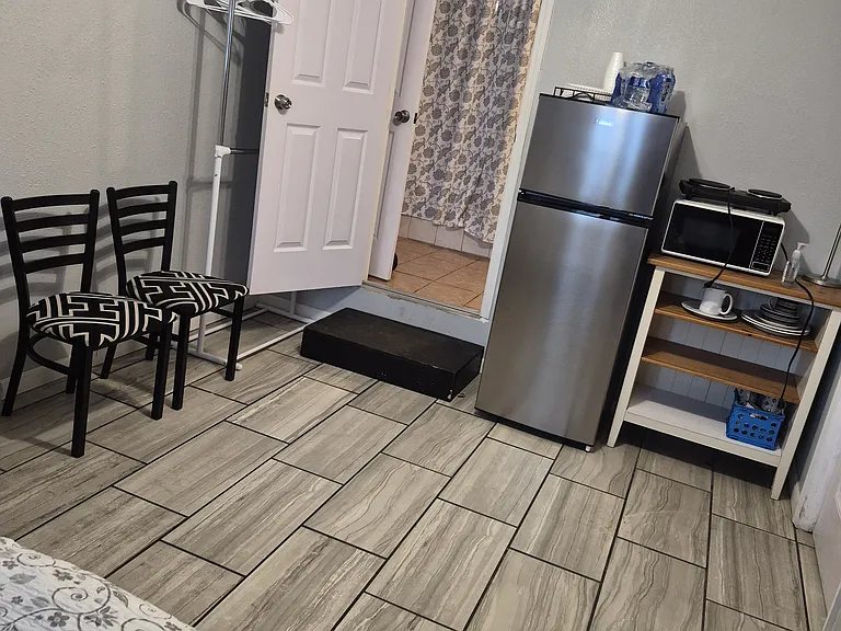 Poinciana Cir — Photo 2