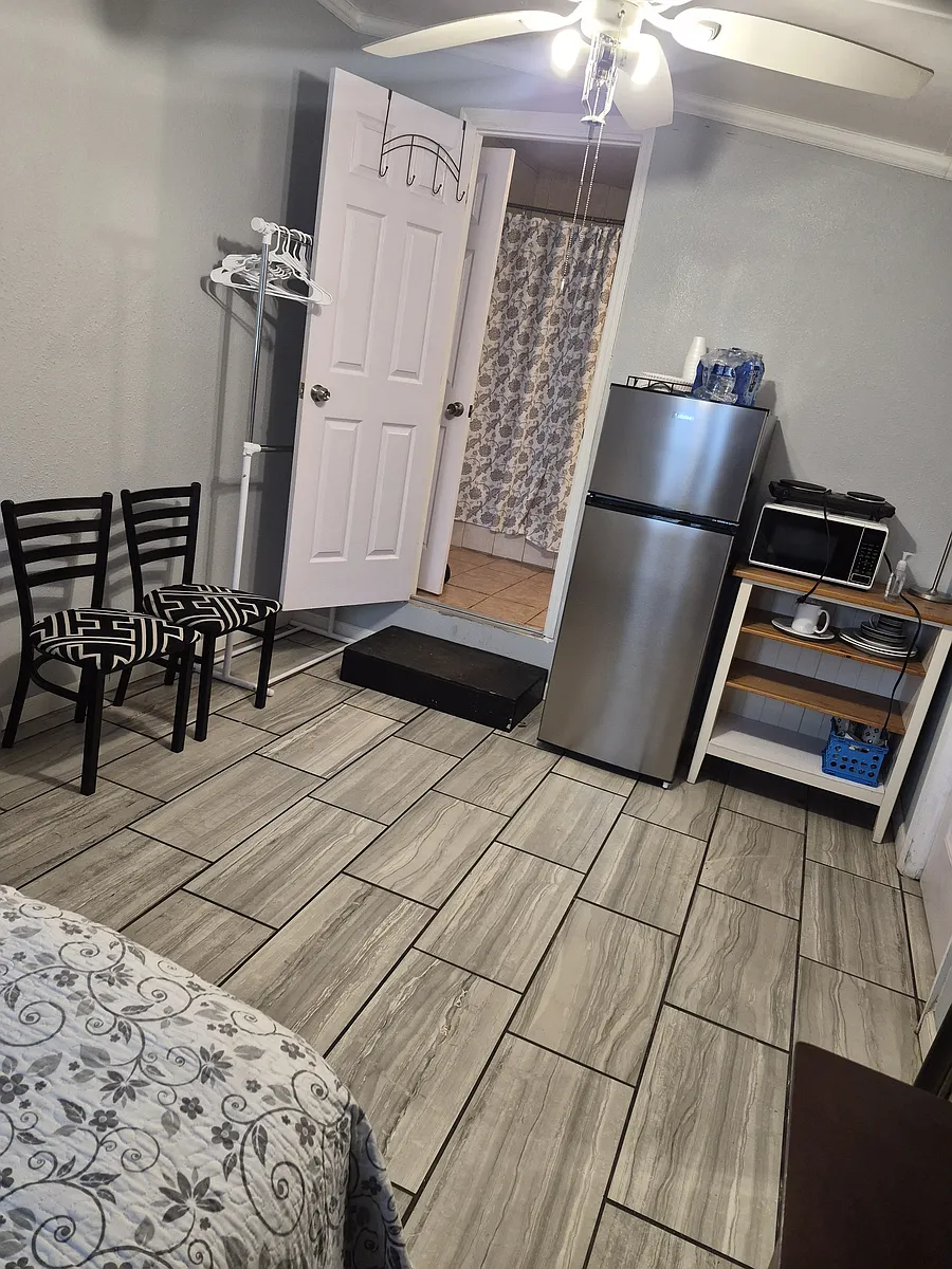Building Photo - Poinciana Cir