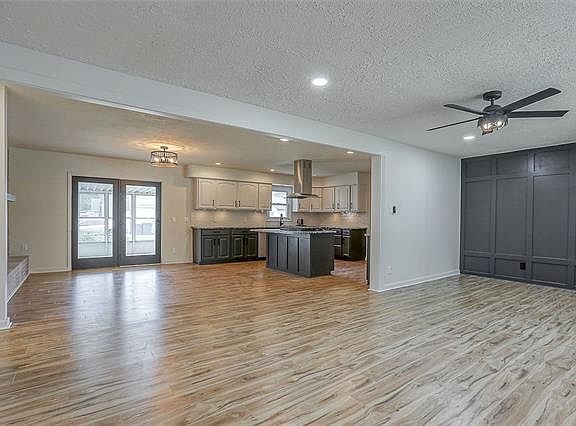 3rd image of 16811 Sunset Dr
