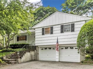 230 Woodbury Rd, Woodbury, NY 11797