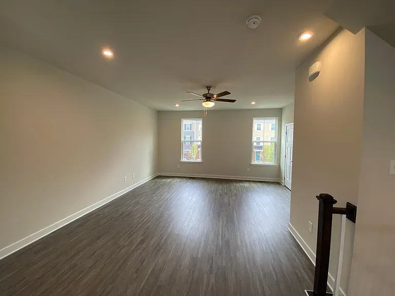 316 Crofton Village Ter — Photo 14