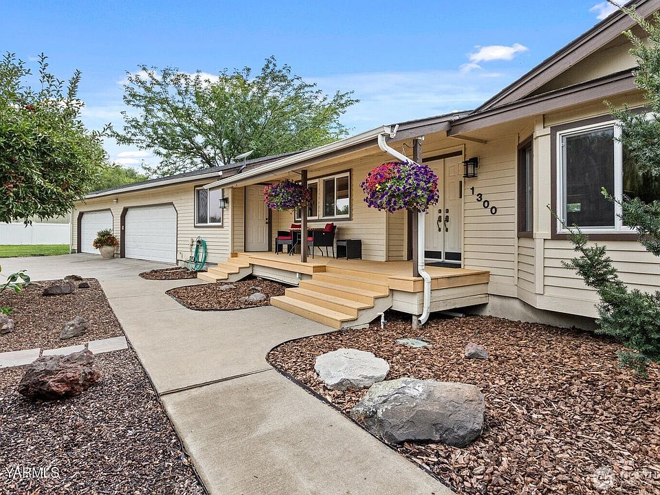 1st image of 1300 Meadowlark Lane