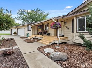 1300 Meadowlark Ln, Zillah, WA 98953