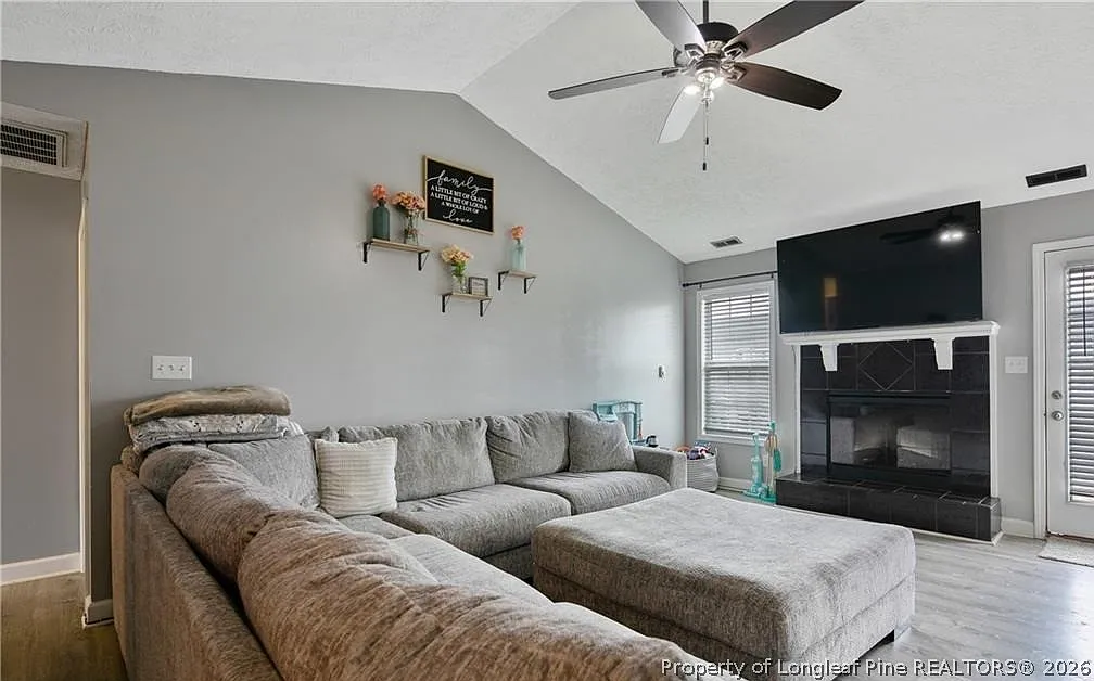 3 bed, 2.0 bath, 1266 sqft, $1,650 — Photo 4
