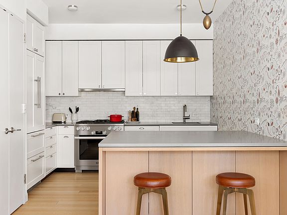 3rd image of 50 W 30th St #4