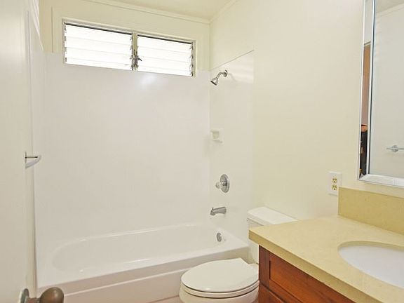 5th image of 255 Maluniu Ave APT A