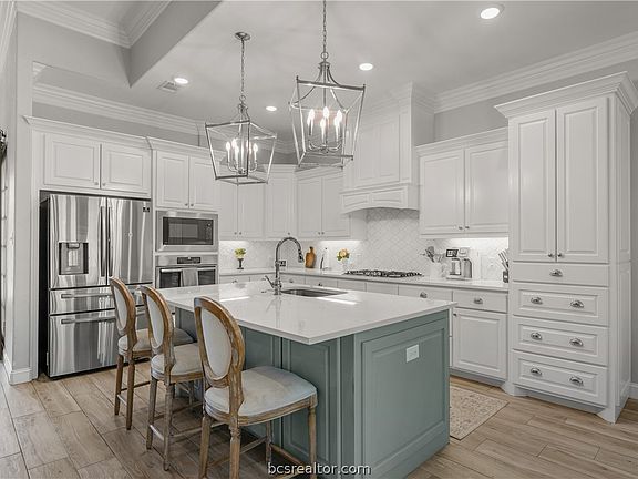 3rd image of 3265 Rose Hill Ln