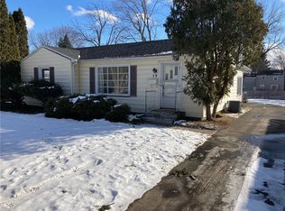 59 Meadowdale Dr, Rochester, NY 14624