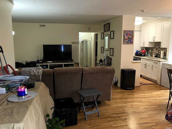 2nd image of 36 Artist Lake Dr