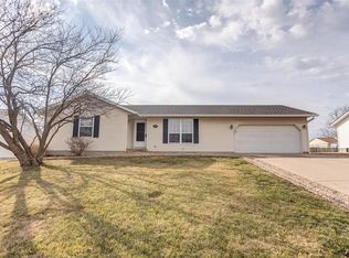 108 E Red Bud Ct, Valmeyer, IL 62295