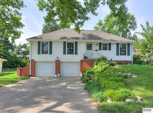 9734 Erskine St, Omaha, NE 68134