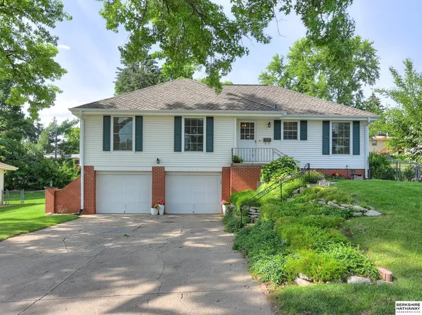 9734 Erskine St, Omaha, NE 68134