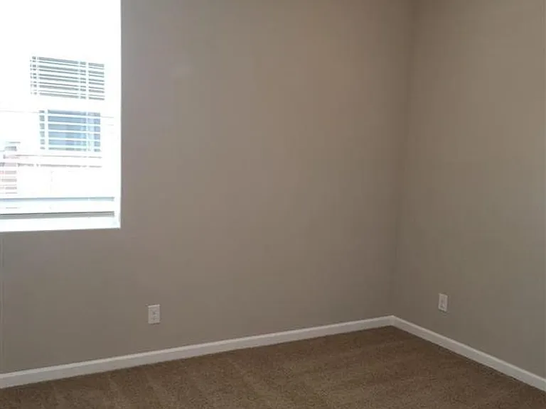 556 Bondgard Ave E — Photo 21