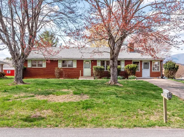 1200 W Hill Dr, Bedford, VA 24523