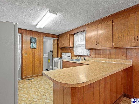 5th image of 2427 N Matthews Rd