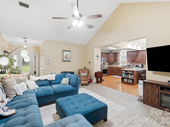 5th image of 2055 Tiger Paw Ln