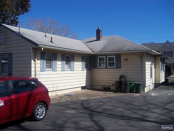 3rd image of 44 Albert Ave #1X