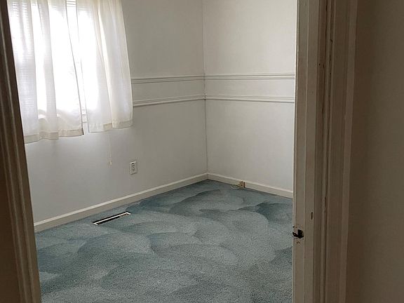 4th image of 2813 Westlawn St