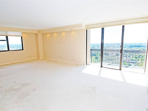 4th image of 27010 Grand Central Pkwy APT 19D
