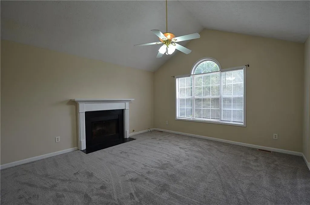 3 bed, 2.0 bath, 1275 sqft, $1,800 — Photo 4
