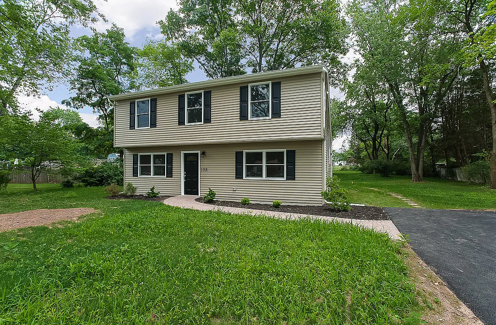 108 Meadowbrook Dr photo 1