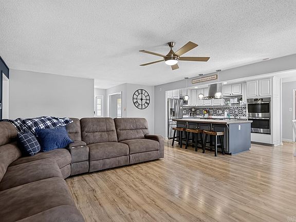 4th image of 701 Sheffield Dr