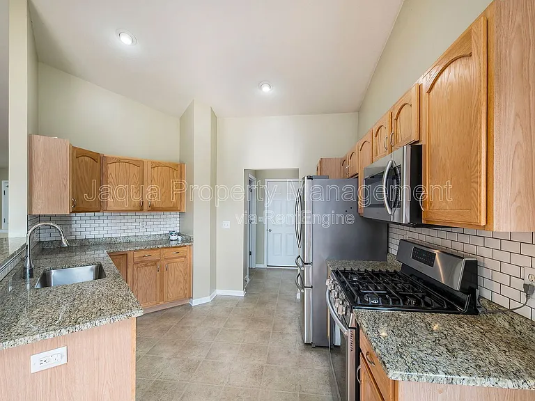 7325 Salerno Cir — Photo 2