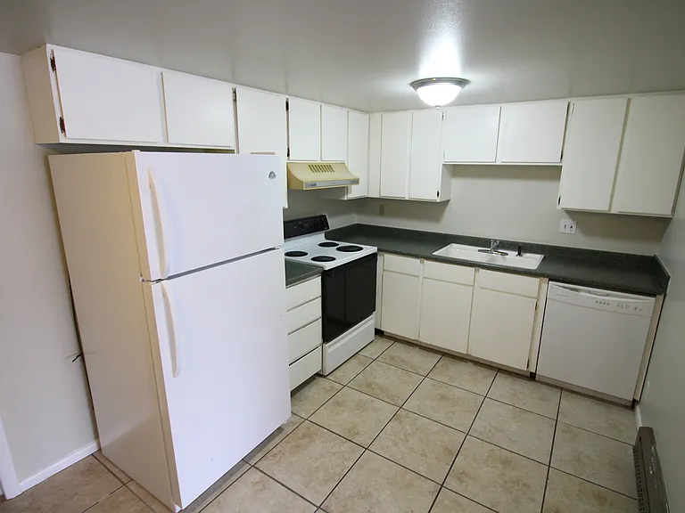 Apartments at 175 Main Street in Farmington — Photo 29