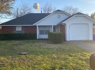 201 Brook Cir, Krum, TX 76249